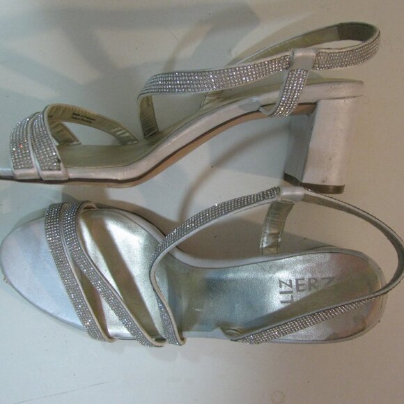 * 2/$15 Naturalizer Glitter Silver Sandals Size 8 Good Condition $120 When New - Picture 3 of 9